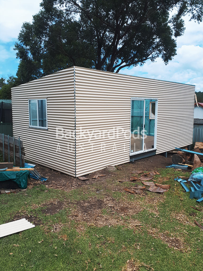 4.5m x 8m hobby photographers' studio and darkroom, Belmont NSW